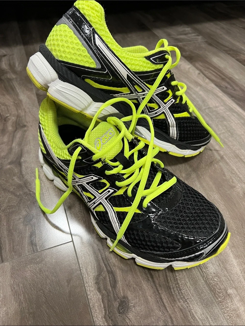 🔥🔥Asics Kids Black & Neon Yellow Athletic Sneakers
